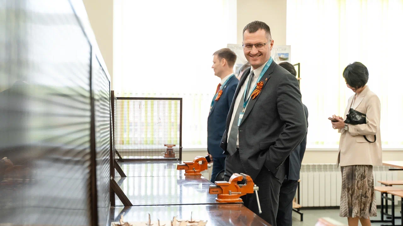 Представители региональных органов образования изучили образовательные практики школы в Ессентуках