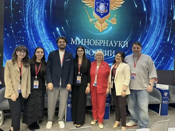 Опыт федерального методического центра по наставничеству представили на ПМЭФ-2026