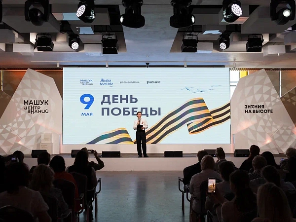 Участники форума «Живая классика» почтили память героев Великой Отечественной войны